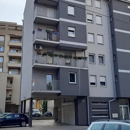Luna Apartment *